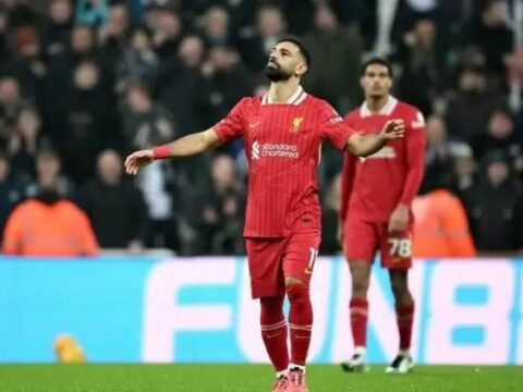 Không ngừng tỏa sáng, Mohamed Salah xô đổ kỷ lục của Wayne Rooney