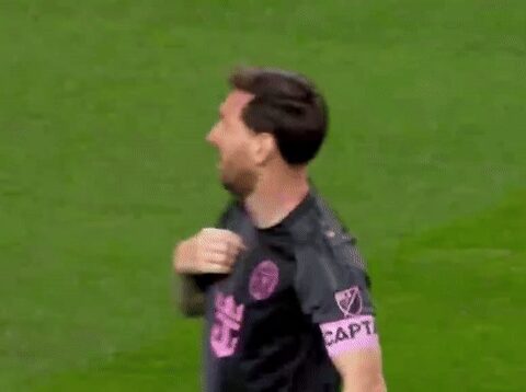 Messi bị mắng là ‘kẻ vô giáo dục’