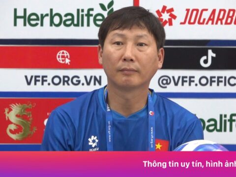 HLV Kim Sang-sik: ‘Campuchia mạnh lên, nhưng Việt Nam quyết thắng’