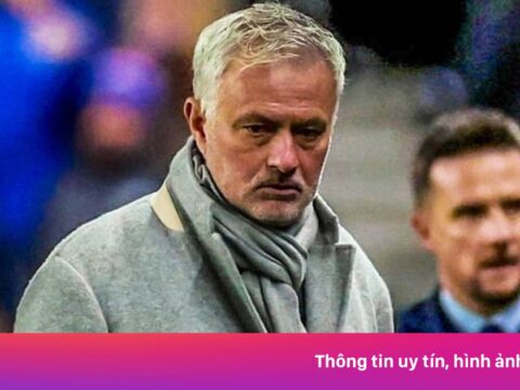 Mourinho cùng học trò bị loại cay đắng