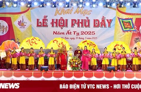Cả nghìn người tham gia khai mạc Lễ hội Phủ Dầy năm 2025
