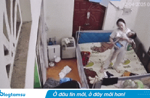 Phóng to clip trong phòng ngủ, cảnh tượng người mẹ ôm con rồi đổ gục xuống giường khiến nhiều người xót xa