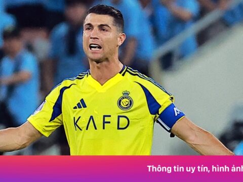 CĐV nổi giận với Ronaldo