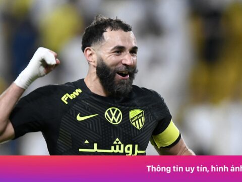 Đội của Benzema phá hỏng giấc mơ vô địch của Ronaldo