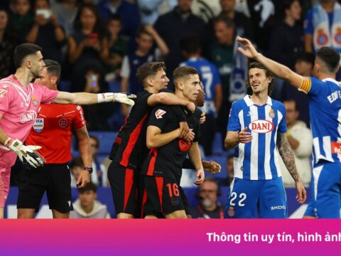 Nếu Flick biến Barcelona thành nhàm chán, họ sẽ trở nên bất bại