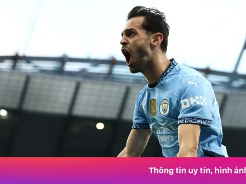 Man City chạm một tay vào vé dự Champions League