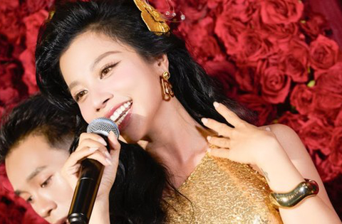 Cô gái “vừa ăn vừa hát” gây sốt 10 năm trước giờ ra sao?