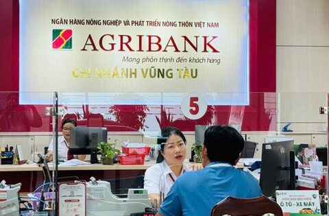 Muốn chuyển khoản tiền “mua nhà cho con”, ông cụ đến ngân hàng yêu cầu rút sổ tiết kiệm gần 7 tỷ: Nhân viên Agribank hành động kịp thời