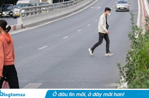 Từ nay, người đi bộ có thể bị phạt đến 600.000 đồng nếu đi vào phần đường này, rất nhiều người mắc phải
