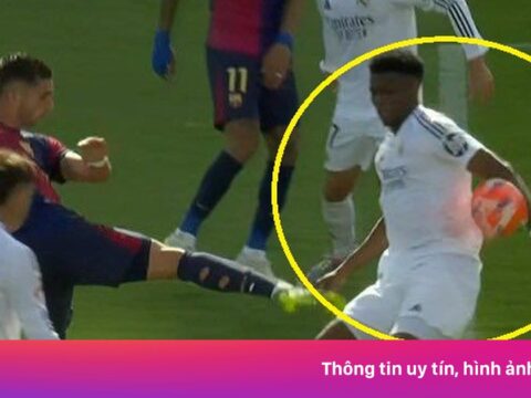 Trọng tài Siêu kinh điển gây phẫn nộ