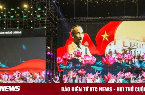 Lắng đọng chương trình nghệ thuật bế mạc Lễ hội Làng Sen 2025