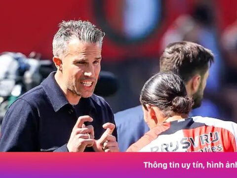 Cay đắng cho HLV Van Persie