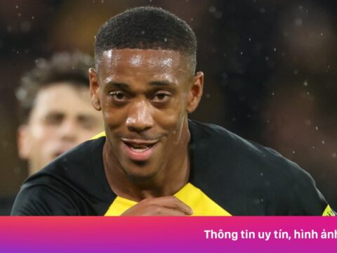 CLB Hy Lạp rao bán Martial