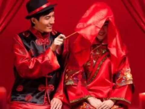 Tục ngữ nông thôn: ‘Vợ đẹp không quá vai’ là gì? Giải mã lý do đàn ông thích cưới vợ thấp bé