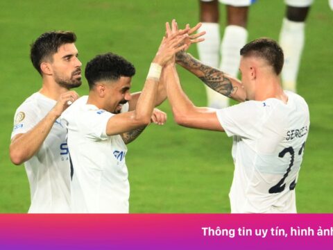 Ngạo nghễ Al Hilal