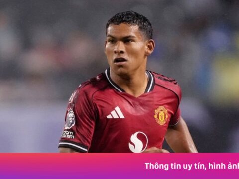 Tân binh MU kiến tạo hài hước