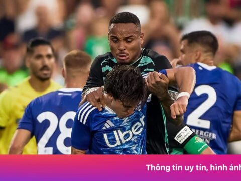 Cầu thủ Betis và Como đánh nhau