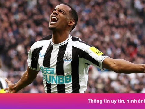 Newcastle được khuyên bán sớm Isak
