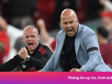 Hàng thủ Liverpool lộ tử huyệt