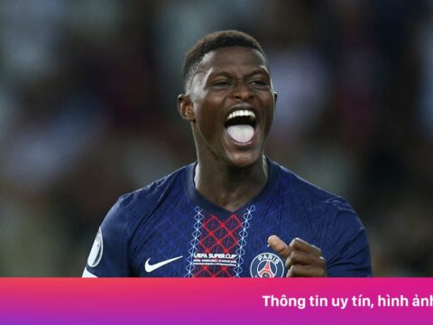Mendes vượt Messi, Ronaldo