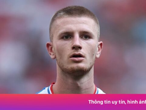 MU nhắm tiền vệ 70 triệu bảng sau khi từ bỏ Baleba