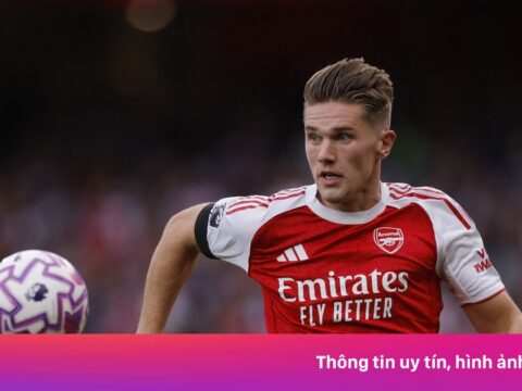 Pha chạm bóng hỏng của Gyokeres khiến Henry nổi nóng