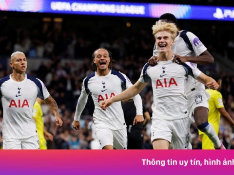 Thủ môn mắc sai lầm ngớ ngẩn ở Champions League