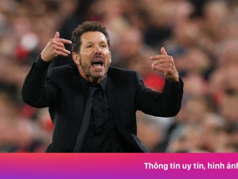 Lý do Simeone xô xát với CĐV
