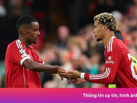 Tân binh đắt giá Liverpool bỏ lỡ khó tin