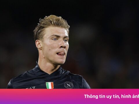 Hojlund ‘tàng hình’ trước Man City