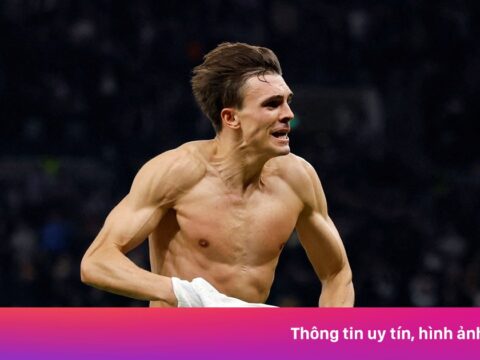 Tottenham suýt thua đội bét bảng