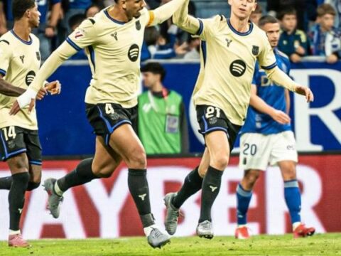 Rashford góp công, Barcelona đua song mã với Real Madrid