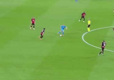 Pha xử lý gây sốt của Modric