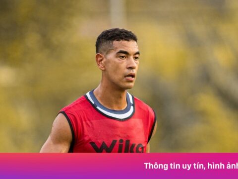 HLV Kim Sang-sik đề xuất nhập tịch trung vệ Gustavo Santos