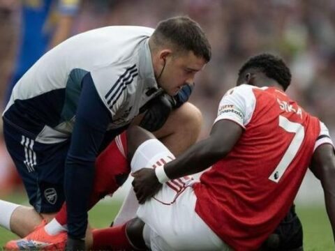 Arsenal trở lại Ngoại hạng Anh mà không có Saka