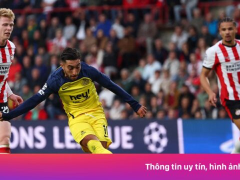 Tân binh làm cả châu Âu sững sờ với siêu phẩm nửa sân