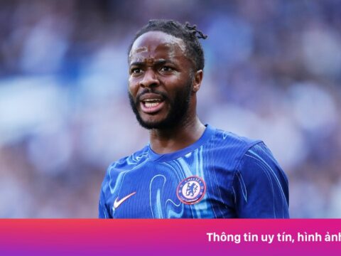 Chelsea bị ‘sờ gáy’ vụ cô lập Sterling