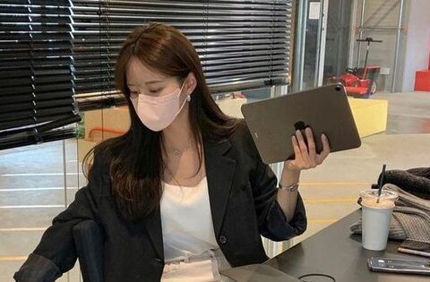 Càng lên sếp càng dễ nghèo, lương tăng đấy nhưng không còn muốn đi cái xe cũ, mặc cái áo bình dân…