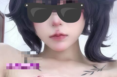 Sốc nặng với trang cá nhân của nàng coser nóng bỏng, nhận về nhiều ý kiến trái chiều