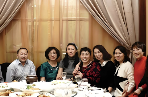 Họp lớp được hỏi lương hưu, tôi trả lời thật 30 triệu đồng/tháng, về phát hiện bị loại khỏi nhóm chat, vợ trách: “Chỉ nên nói 3 triệu”