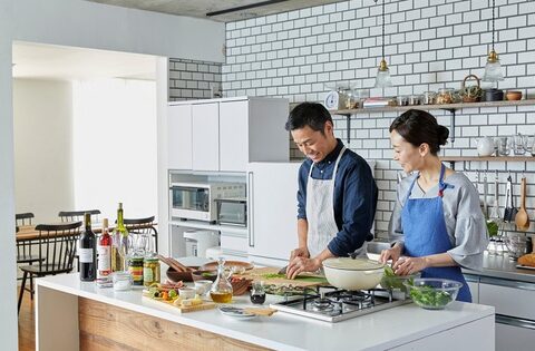 Đặt bếp sai một ly, tài lộc đi cả dặm: tuân thủ 5 nguyên tắc vàng trong bếp, bạn sẽ thấy vượng khí, khá giả lên từng ngày