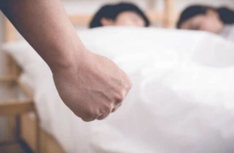 Bán nhà, gom tiền để cho vợ đi du học, người đàn ông bị cắm sừng, uất ức soạn 68 trang slide bóc phốt vợ