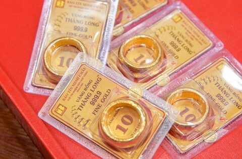Hôm nay giá vàng vọt lên hơn 137 triệu đồng/lượng, tôi lặng người…vì buồn
