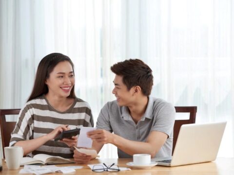 Chị em nắm được 4 bí quyết này sẽ khiến chồng chỉ muốn mang tiền về cho vợ