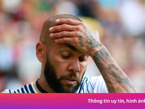 Dani Alves thua kiện