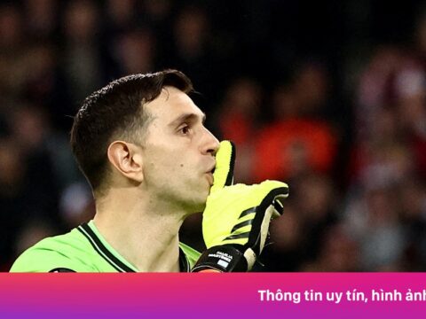 Emiliano Martinez đi vào lịch sử Aston Villa