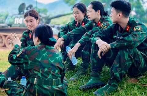 Tập 7 Sao Nhập Ngũ: Hoà Minzy bị chấn thương sau khi bị “quăng quật”, Trang Pháp xúc động khi tự tay làm 1 việc!