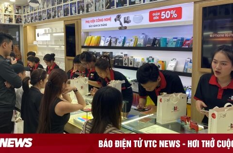 iPhone 17 vừa ra mắt, người dân TP.HCM đua nhau ‘lên đời’ điện thoại