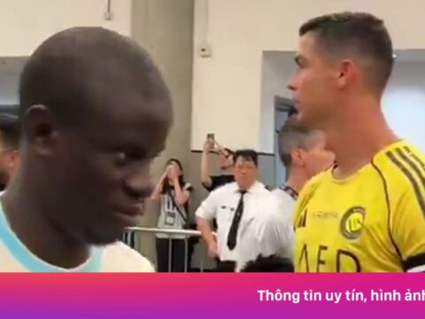 Khoảnh khắc Kante phớt lờ Ronaldo gây bão