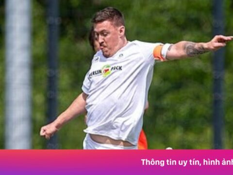 Cựu tuyển thủ Đức tăng cân mất kiểm soát